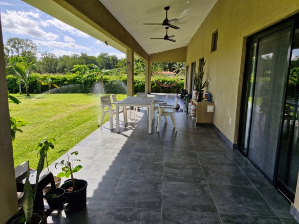 SMALL house in Canas