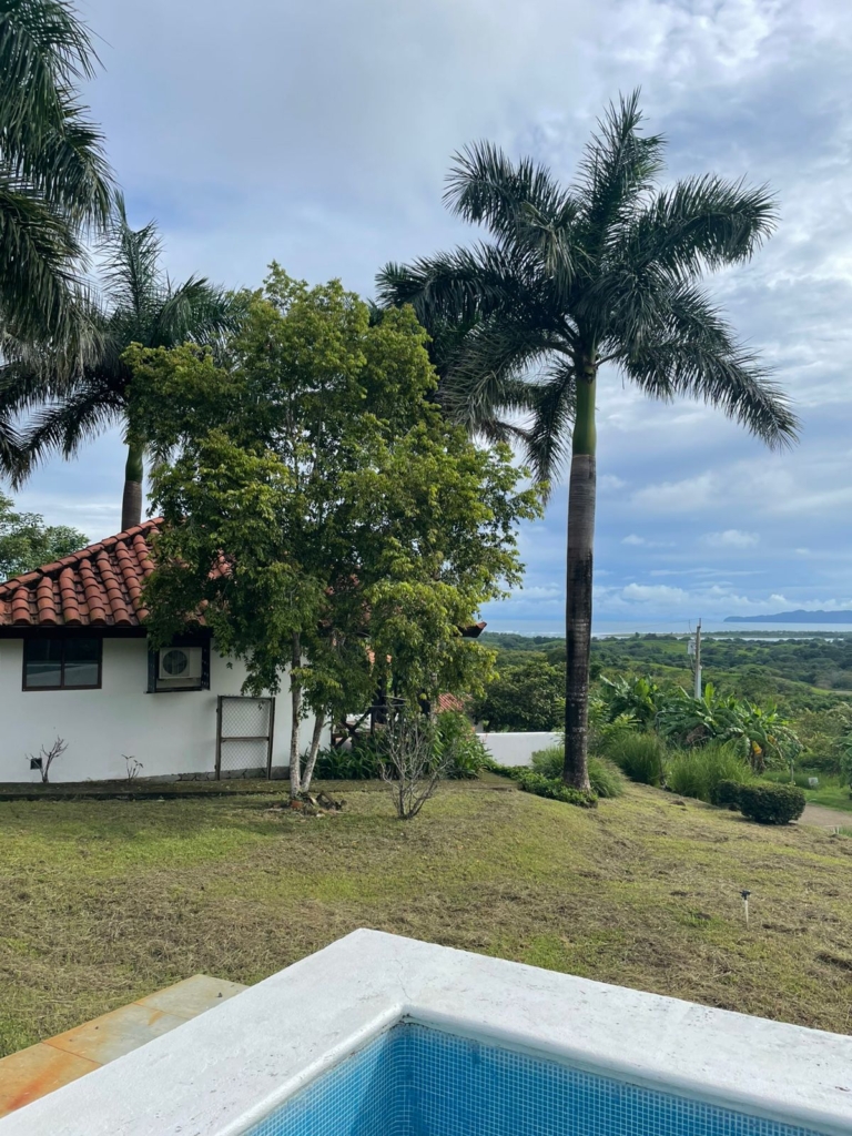 Off-grid-style ocean-view cabins in Cañas, Panama