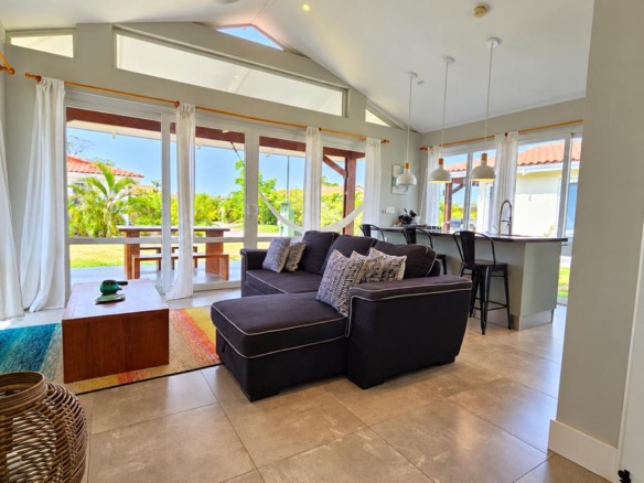 🐚Blue 1 bedroom house for sale
