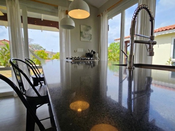🐚Blue 1 bedroom house for sale