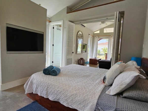 🐚Blue 1 bedroom house for sale